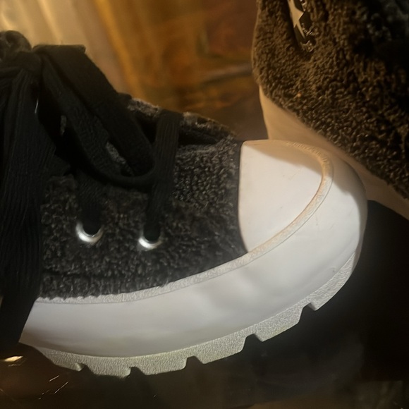 All stars converse high top woman size 5.5. Closet cleanout sale.. - Picture 8 of 12